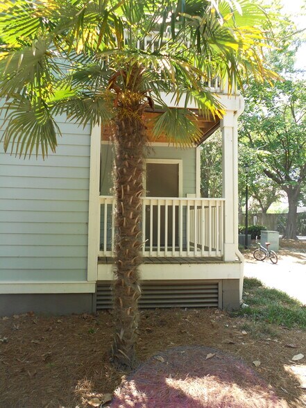 Building Photo - 1481 Center St Ext