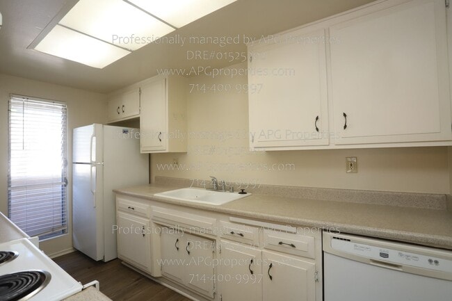 Building Photo - 414 N Clark St