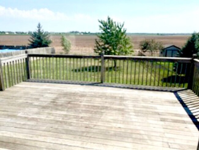 Building Photo - 5 bed 2 bath House for Rent
