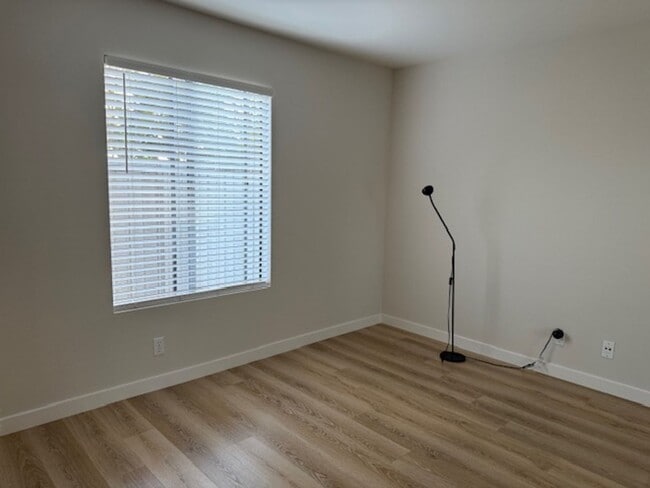 Building Photo - Irvine 2 bedroom with Upgrades