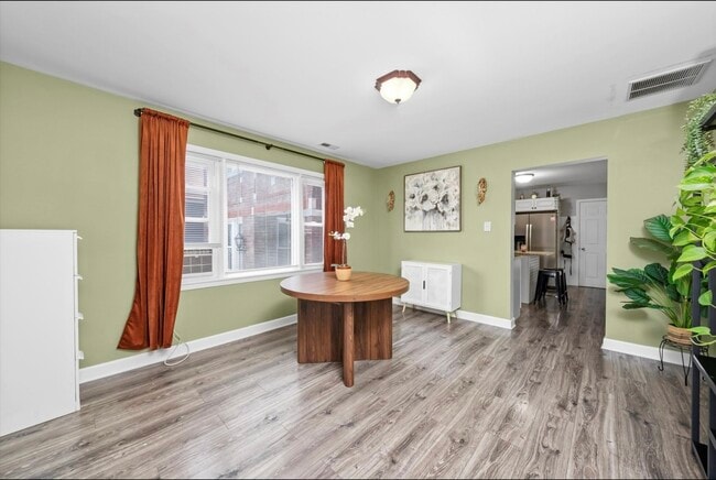 Building Photo - 1322 S 51st Ave