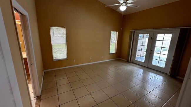 Building Photo - SPACIOUS 4-BEDROOM HOME WITH SCREENED POOL IN SE CAPE CORAL