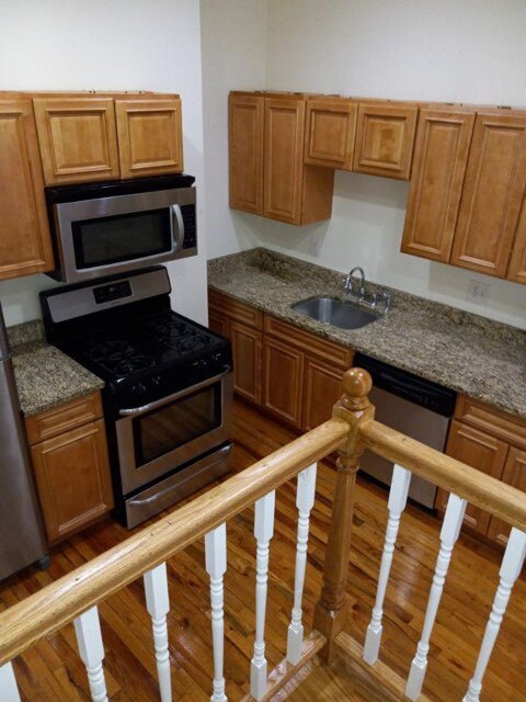 Building Photo - 227 Roxbury St