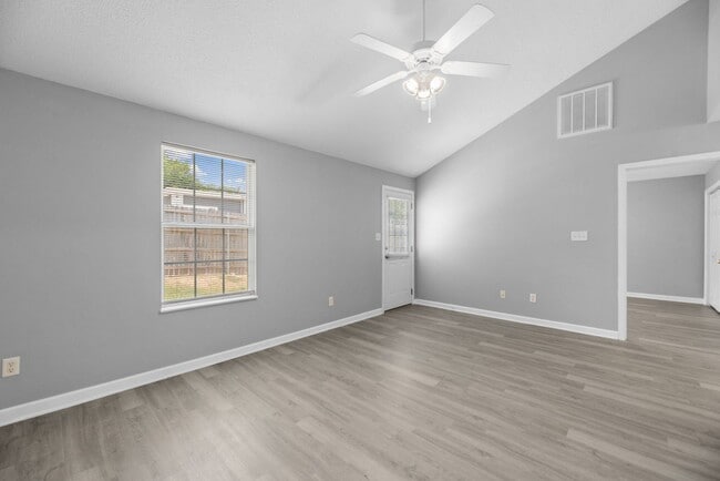 Building Photo - Updated One Level 2 Bedroom / 2 Full Bath ...