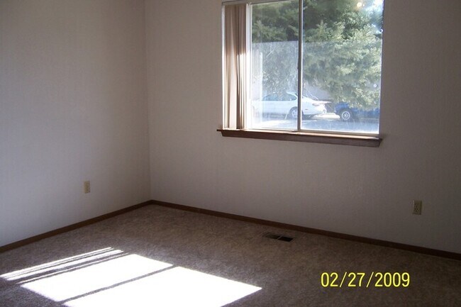 Building Photo - Single family 2 bedroom....