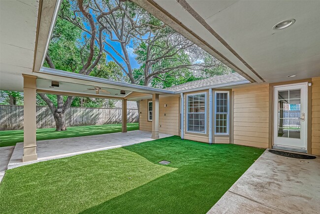 Building Photo - 3710 Linkview Dr