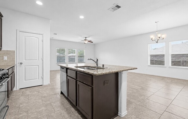 Building Photo - 166 Meadow Grove Dr