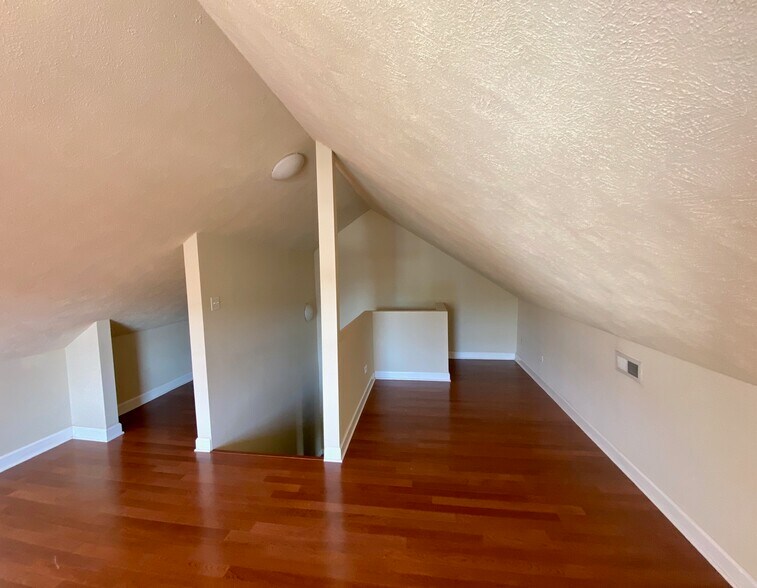 More third floor - 1152 W 19th Pl