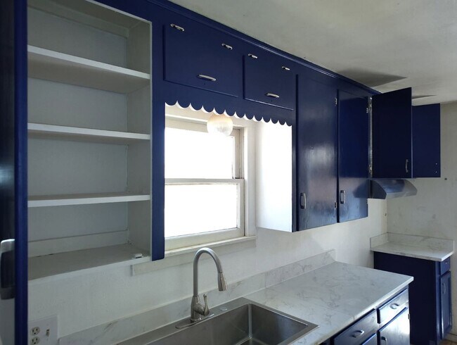 Building Photo - Cute home for rent in Woodlake, Ca