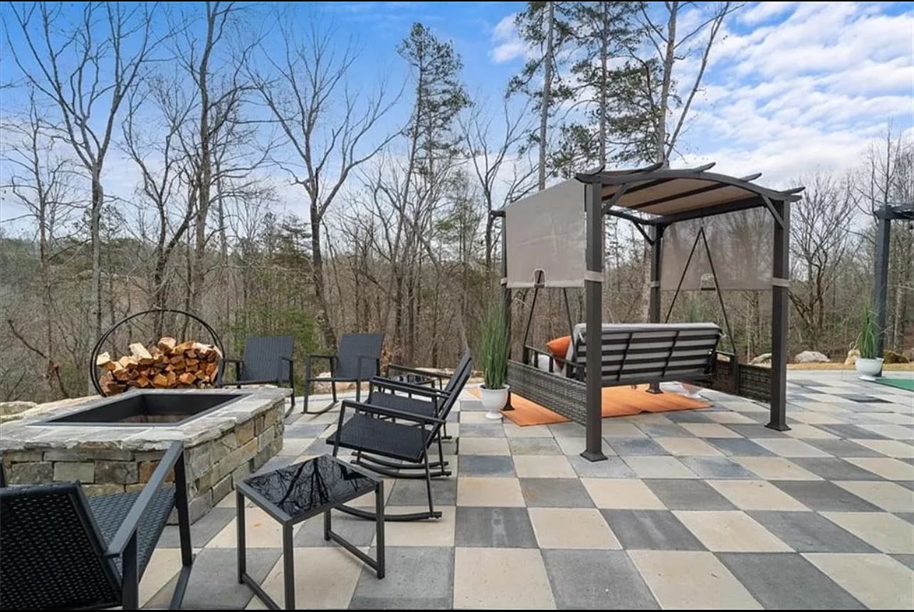 Building Photo - 22 Deer Path