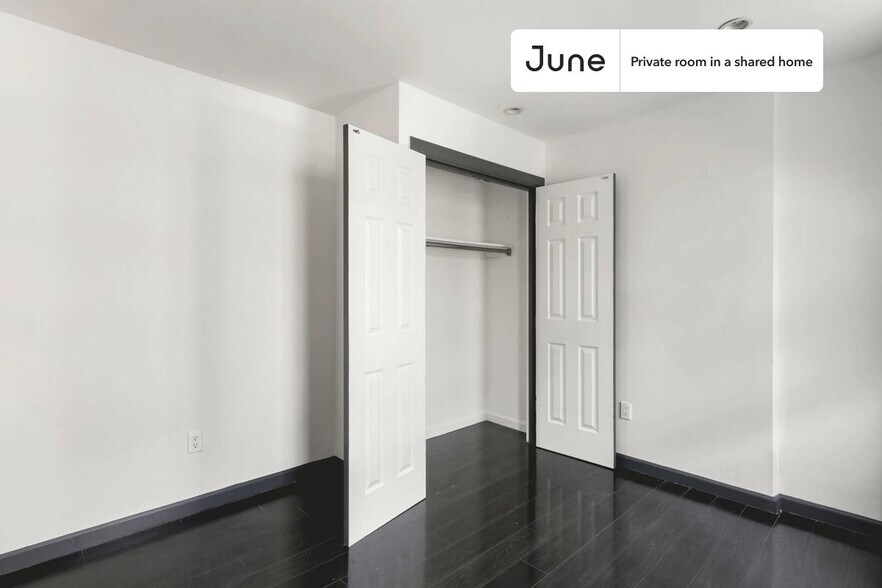 Building Photo - Private bedroom in 3 bed/1 bath Home