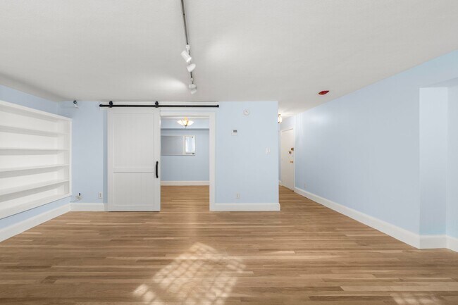 Building Photo - 242 Beacon St