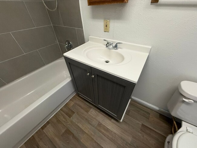 Building Photo - 3 bed, 1.5 bath home for lease!