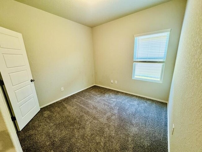 Building Photo - 5936 Olson Bluffs