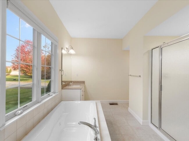 Building Photo - 32 Silver Brook Ln