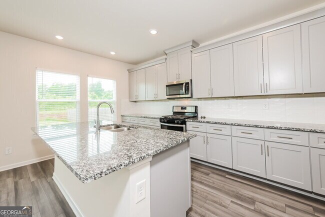 Building Photo - 5834 Un Grv Dr