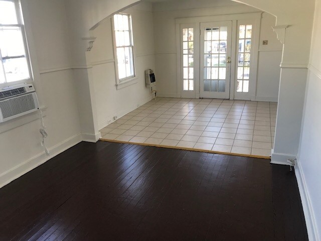 Building Photo - 601 S Hennessey St