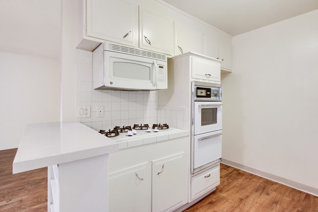 Building Photo - Encino Continental