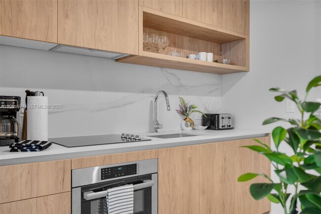 Building Photo - 11 NE 6th St