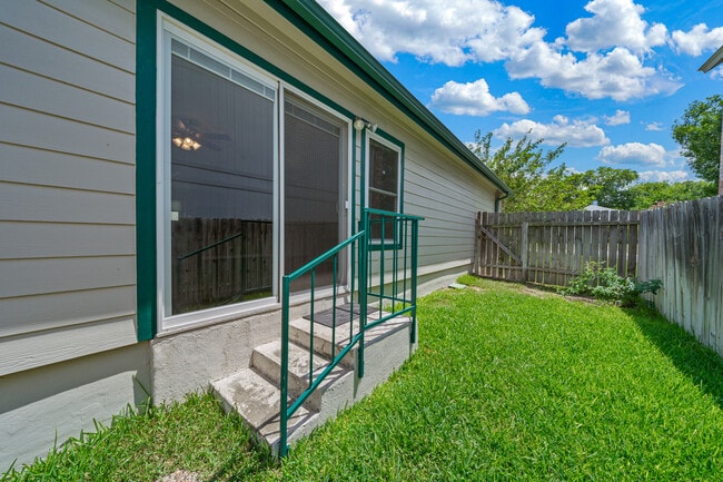 Building Photo - 4527 Stradford Pl