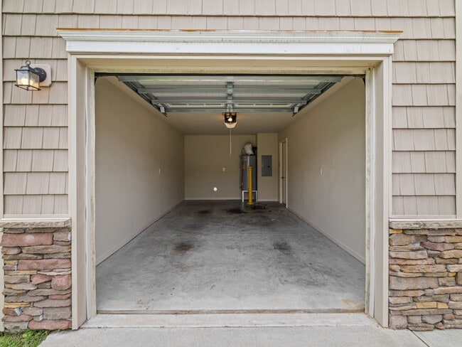 Building Photo - Boyington Place End Unit