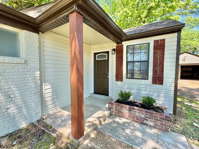 Building Photo - 3922 Pleasant Cove