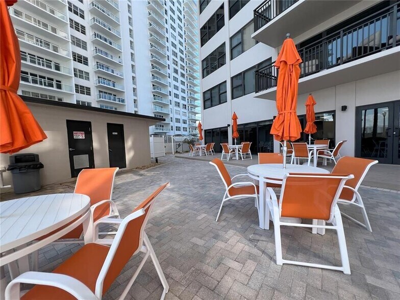 Building Photo - 3800 Galt Ocean Dr