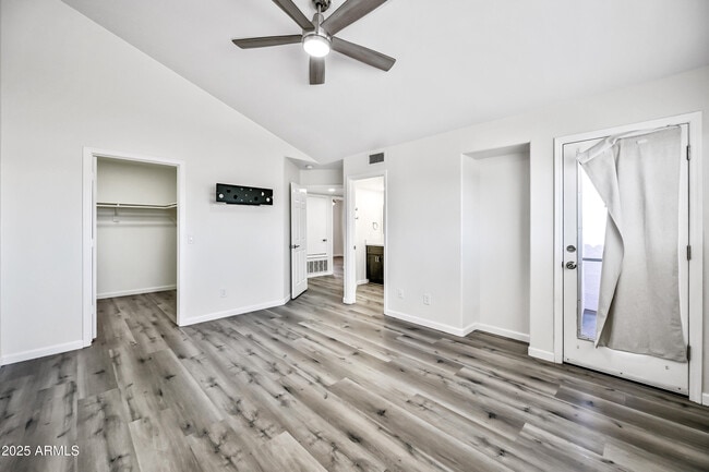 Building Photo - 5606 E Kelton Ln
