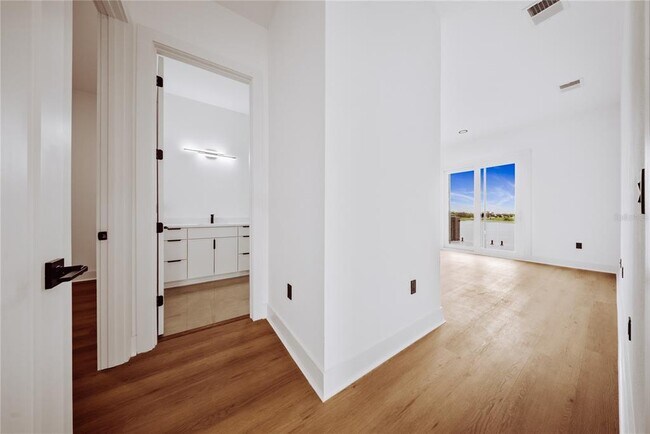Building Photo - 156 Caladium Ave