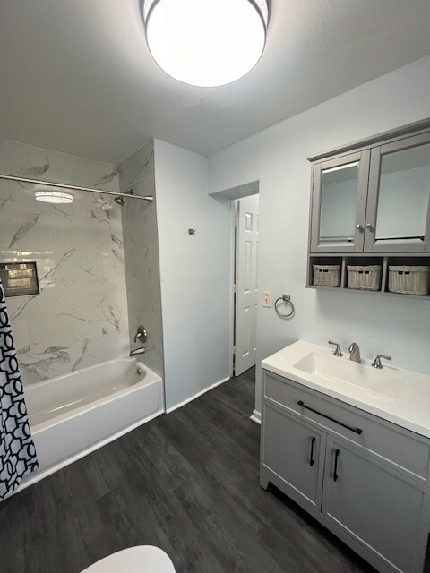 Building Photo - 301 Maple St