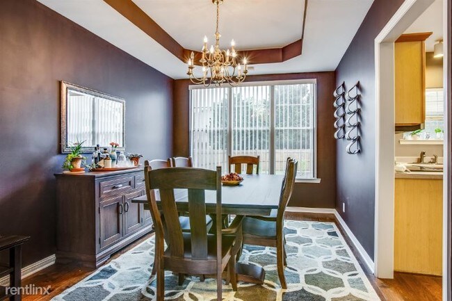 Building Photo - 4 br, 2.5 bath House - 1701 Portway CT.