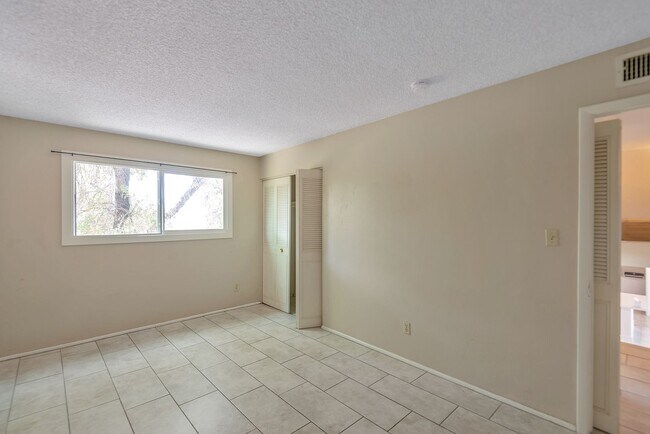 Building Photo - Amazing Tri-Level home close to ASU.  Pool and 2 Car Garage