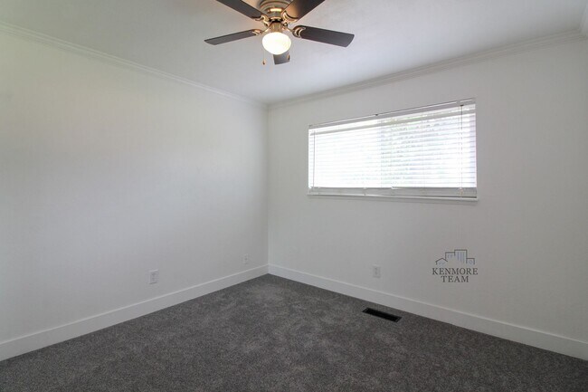 Building Photo - 3 Bedrooms, 1.5 Baths in Kennewick