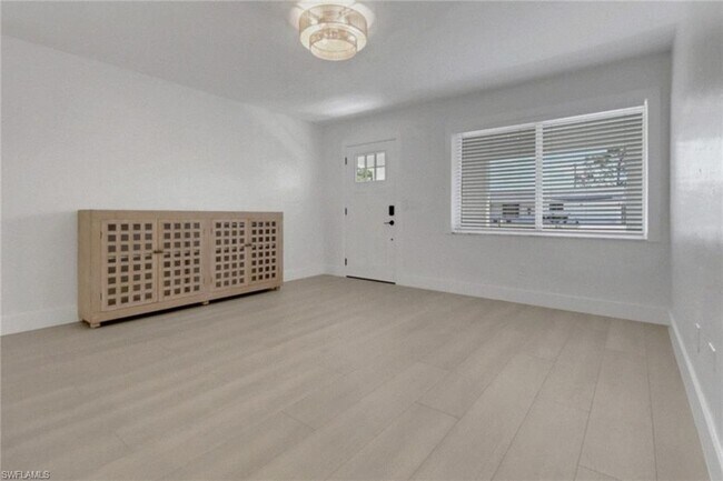 Building Photo - 4525 Fluvia Ave