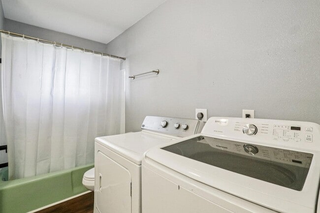 Building Photo - 755 E Bellville St