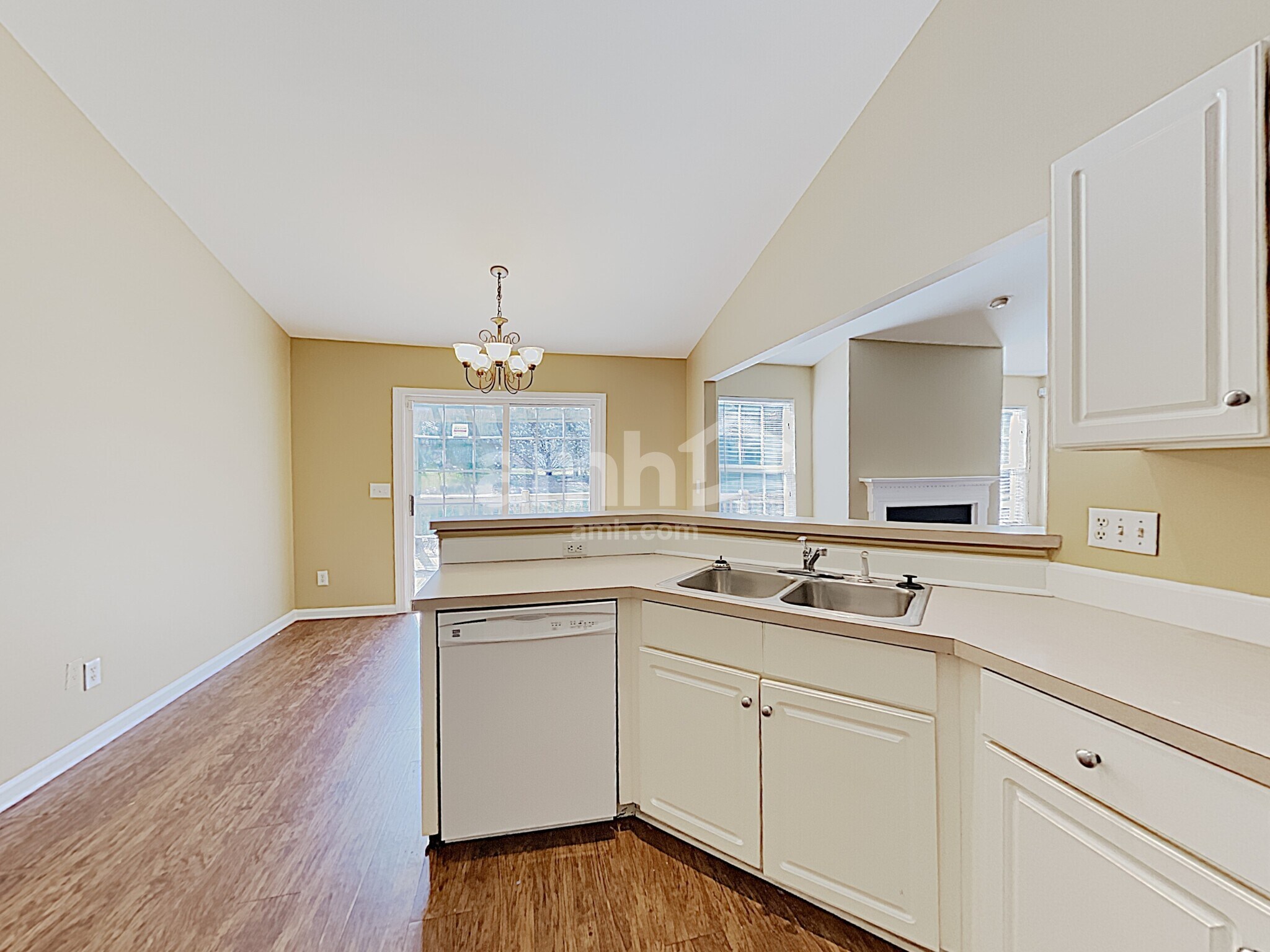 Building Photo - 2925 Burtonwood Dr