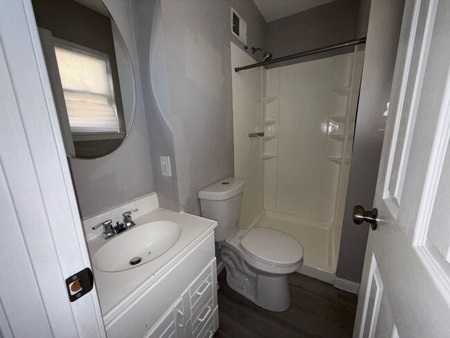Building Photo - Beautiful Three-Bedroom Home In Baltimore
