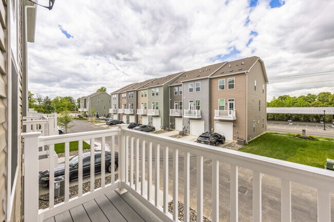 Building Photo - 28 Sidney Ln