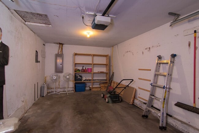 Building Photo - South Hill cute 2 Bed 1 Bath rancher with ...