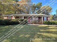 Building Photo - **MOVE IN SPECIAL!**Charming 3BR/2.5BA Ran...