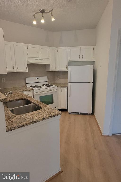 Building Photo - 4401 Sedgehurst Dr