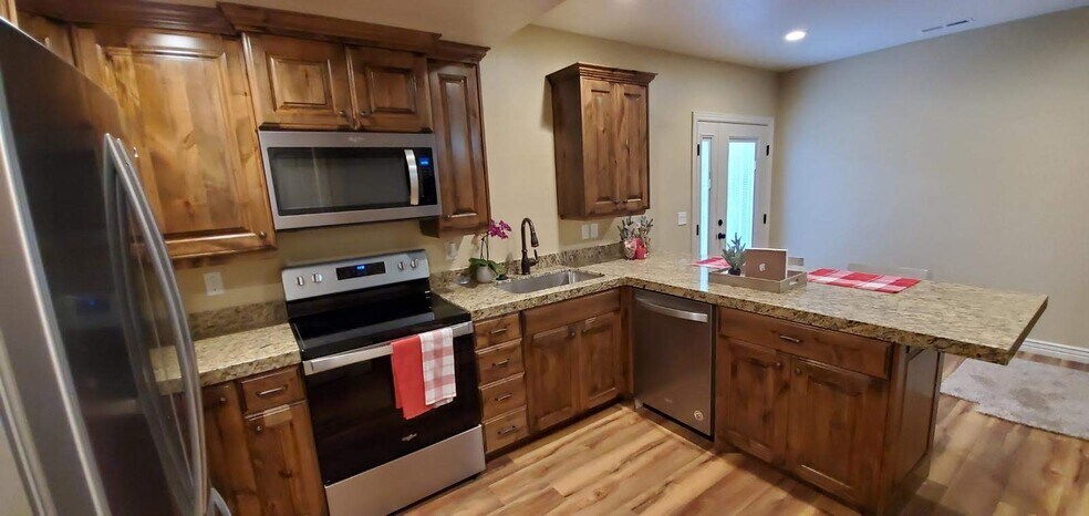 Building Photo - 3080 N CREST DR