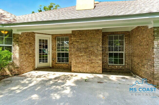 Building Photo - 11360 Creek Dr