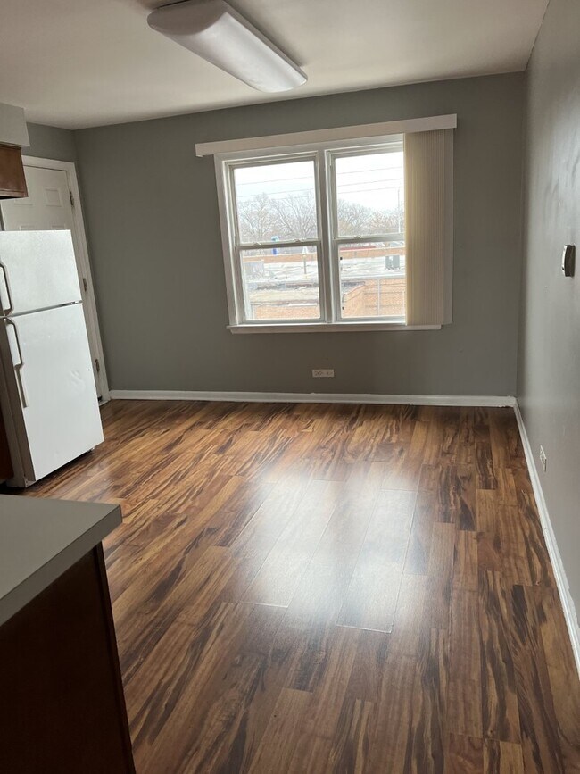 Building Photo - 6617 W Lloyd Dr