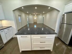 Building Photo - 704 Sugar Mill Ct