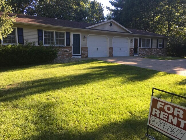 Primary Photo - 9019 Saddle Horn Dr