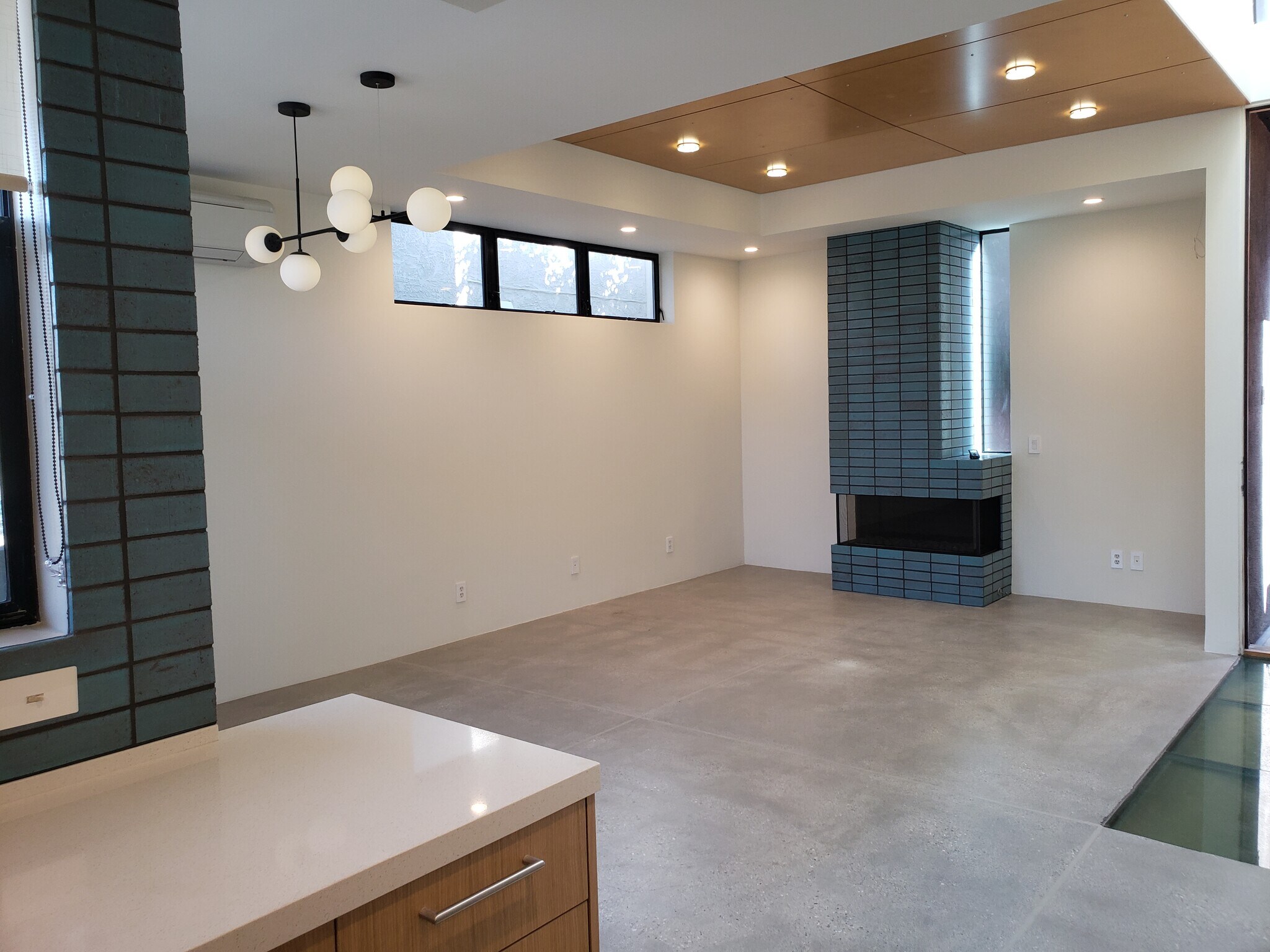 Building Photo - 424 S Venice Blvd