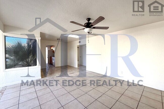 Building Photo - 3Bed/2Bath House-32nd ST/THOMAS! $199 MOVE...