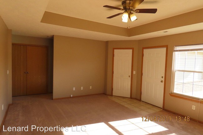 Building Photo - 4425-4427 W La Siesta St