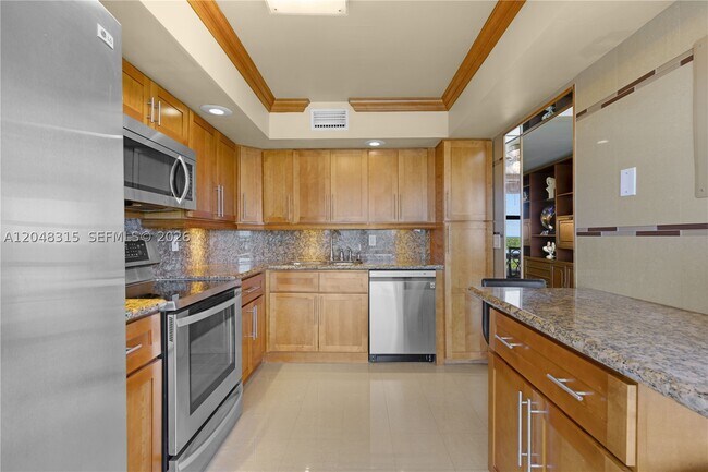 Building Photo - 6423 Collins Ave